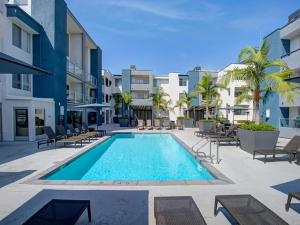WeHo Luxe 1BR Escape with FREE PARKING
