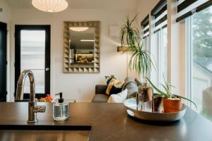 NEW Cozy Carriage House in Congress Park 1Bd 1Ba