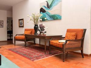 5 bedrooms, ground floor, heated pool, Golden Zone
