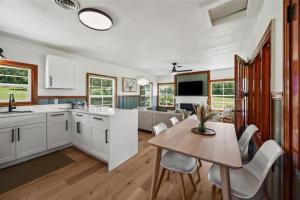 Cedar Nest - Lakefront Cabin Retreat