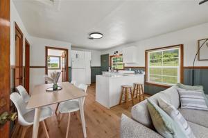 Cedar Nest - Lakefront Cabin Retreat