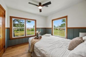 Cedar Nest - Lakefront Cabin Retreat