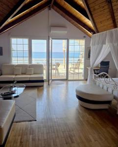 Suite in front of the sea