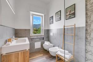 Casa Tramonti: Mountain-View with Terrace Dining - Happy Rentals