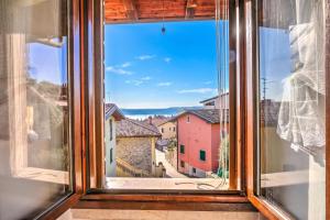 Le Fontane With View Lake - Happy Rentals