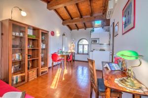 Le Fontane With View Lake - Happy Rentals