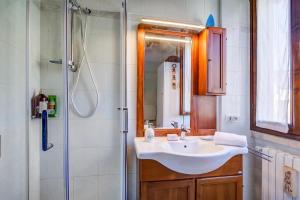 Le Fontane With View Lake - Happy Rentals