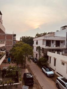 1BHK - Golf Course RD-Metro