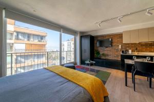 Modern Studio Pool Gym Balcony & City Views