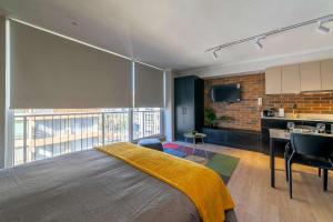 Modern Studio Pool Gym Balcony & City Views