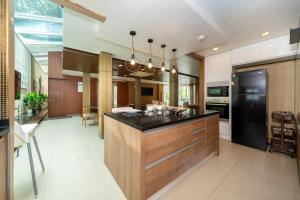 Luxury Villa Near Bangla 5mins walk to Beach
