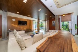 Luxury Villa Near Bangla 5mins walk to Beach