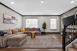 Desirable Elkridge TH Community! Central + Pool