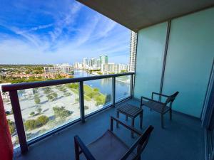 Stylish Studio w Views & Beach Access