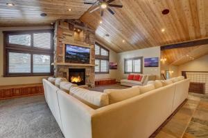 Navahoe Nest - Roof Top Hot tub & Pool Table