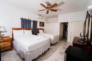 Vacation Rental Coral Spring, Falmouth JAM 8 BDRM