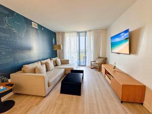 Resort Condo 2BR Marina & City Views