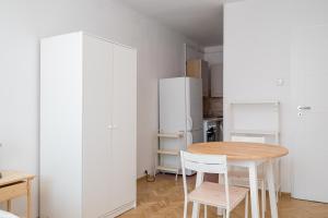 Żelazna Classy Nest Apartment by BookingHost