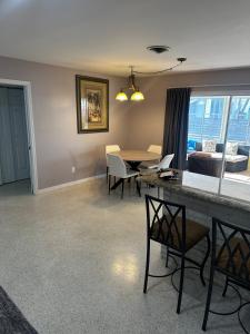 Manasota Key Getaway Sleeps 8 - Steps to the Beach