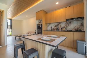 Iwina Villa - 2BR Private Pool & Rice Field View