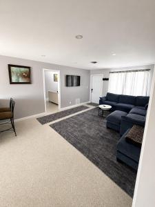 Manasota Key Getaway Sleeps 8 - Steps to the Beach