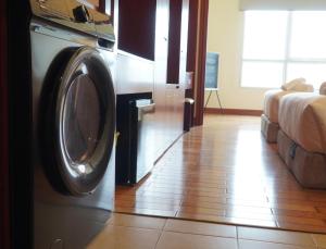 The Manor 2 - Twin Room, Free Rooftop Pool, near CBD