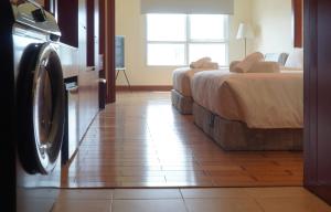 The Manor 2 - Twin Room, Free Rooftop Pool, near CBD