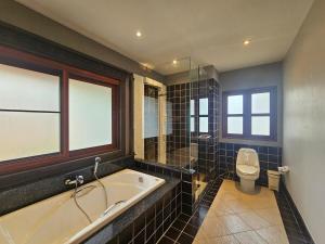 Classical 5BR Pool Villa Pattaya