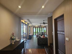 Classical 5BR Pool Villa Pattaya
