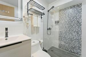 2Min Walk to Beach-Pool Family Friendly-sleeps 6