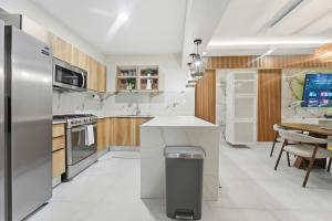 2Min Walk to Beach-Pool Family Friendly-sleeps 6