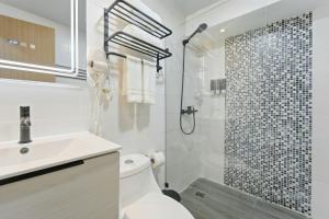 2Min Walk to Beach-Pool Family Friendly-sleeps 6