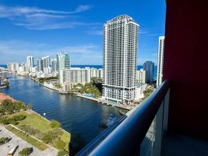 High Floor Studio w Balcony & Shuttle