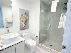 High Floor Studio w Balcony & Shuttle