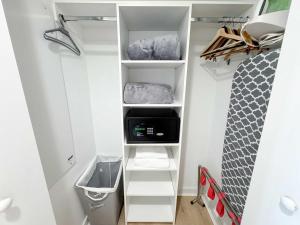 High Floor Studio w Balcony & Shuttle