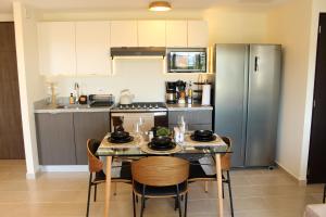 L9 Cozy Stay with Rooftop, Gym Access and Coworking