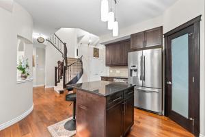 Elizabeths Oasis Luxury Retreat in West Edmonton