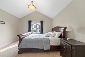 Elizabeths Oasis Luxury Retreat in West Edmonton