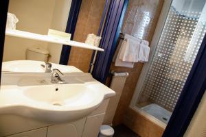 Hotels Logis REX HOTEL Lorient : photos des chambres