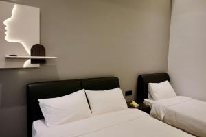 Discover OnyxVacay Home5 bustling city n Karaoke
