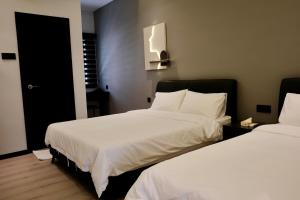 Discover OnyxVacay Home5 bustling city n Karaoke