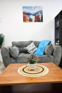 Paisan Homes, a studio BnB at the Loftel, Ruaka