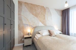 Apartly- Riverview Suite with Balcony & Parking