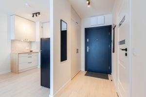 Apartly- Riverview Suite with Balcony & Parking