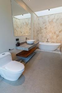 Svargi Villa Uluwatu minutes to beach unit 1