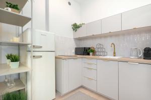 Stylish Apartment Near the Old Market Square, Pet Friendly by Noclegi Renters