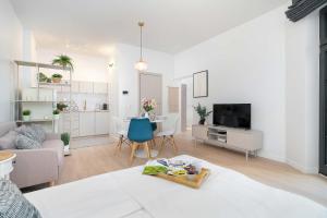 Stylish Apartment Near the Old Market Square, Pet Friendly by Noclegi Renters