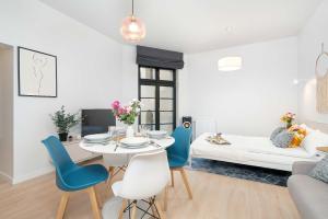 Stylish Apartment Near the Old Market Square, Pet Friendly by Noclegi Renters