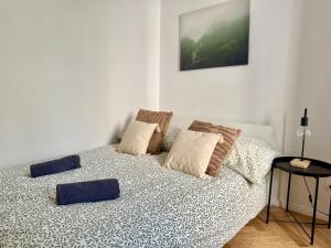 Stylish Apartment with Balcony near Center