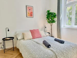 Stylish Apartment with Balcony near Center